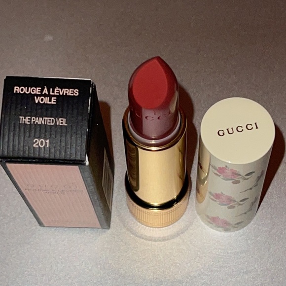 𝙶𝚞𝚌𝚌𝚒 𝚛𝚘𝚞𝚐𝚎𝙰̀ 𝙻𝚎̀𝚟𝚛𝚎𝚜 𝚟𝚘𝚒𝚕𝚎 𝚕𝚒𝚙 𝚌𝚘𝚕𝚘𝚞𝚛 - Picture 5 of 6